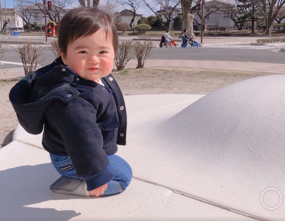 日本媽媽出賣「呆萌兒子日常蠢照」爆紅　媽媽一離開「影帝級超Q表情」網融化：根本行走表情包❤