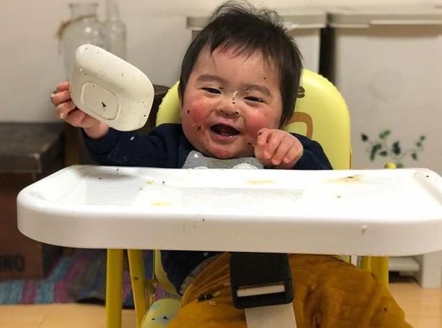 日本媽媽出賣「呆萌兒子日常蠢照」爆紅　媽媽一離開「影帝級超Q表情」網融化：根本行走表情包❤