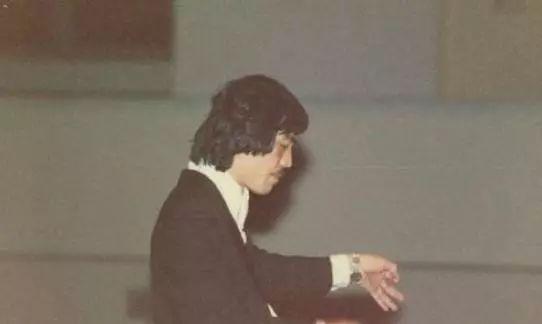 樂壇天籟「為愛淡出成全職太太」2次婚姻失敗收場 皈依佛門「失聯愛女10年」61歲霸氣復出