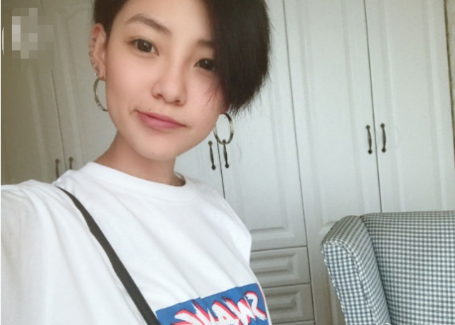 還記得她嗎？當初「穿黑婚紗爆紅」不怕被長輩講話　結婚一年後「褪去濃厚彩妝」素顏也美到翻