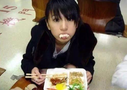 明星「片場吃飯照」曝光，胡歌、劉德華和彭于晏的差別一眼就看出來！難怪劉德華能火那麼久