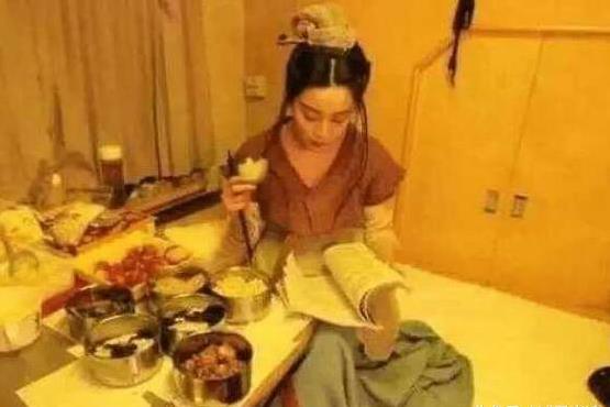 明星「片場吃飯照」曝光，胡歌、劉德華和彭于晏的差別一眼就看出來！難怪劉德華能火那麼久