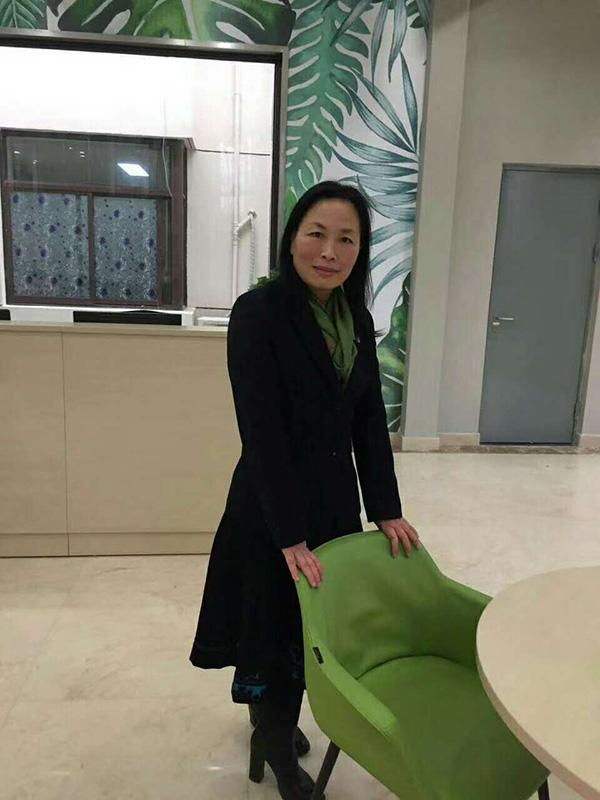 逆襲的人生！49歲宿舍阿姨「和兒子一起考上研究所」　曝光丈夫背景更驚人：一家都學霸