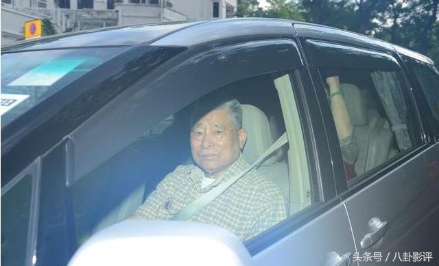 身價百億！劉德華父母「穿著簡陋樸素」連布鞋都不到100元　盡孝道「和爸媽當鄰居」隨時提醒自己：做人不忘本