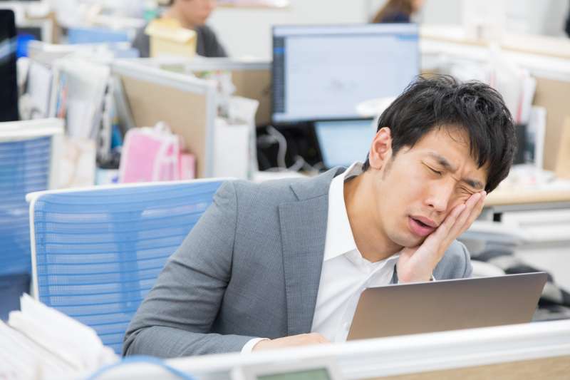 女友不小心懷孕！26歲男「月薪50k存款120k」還有車　登門「跪2天求婚」女友爸狠拒絕：你養不起