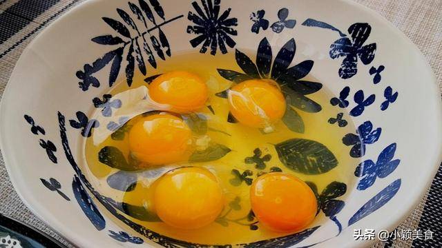 麵粉別蒸饅頭了「加5個雞蛋」不揉麵不擀麵，秘制一做上桌就吃完