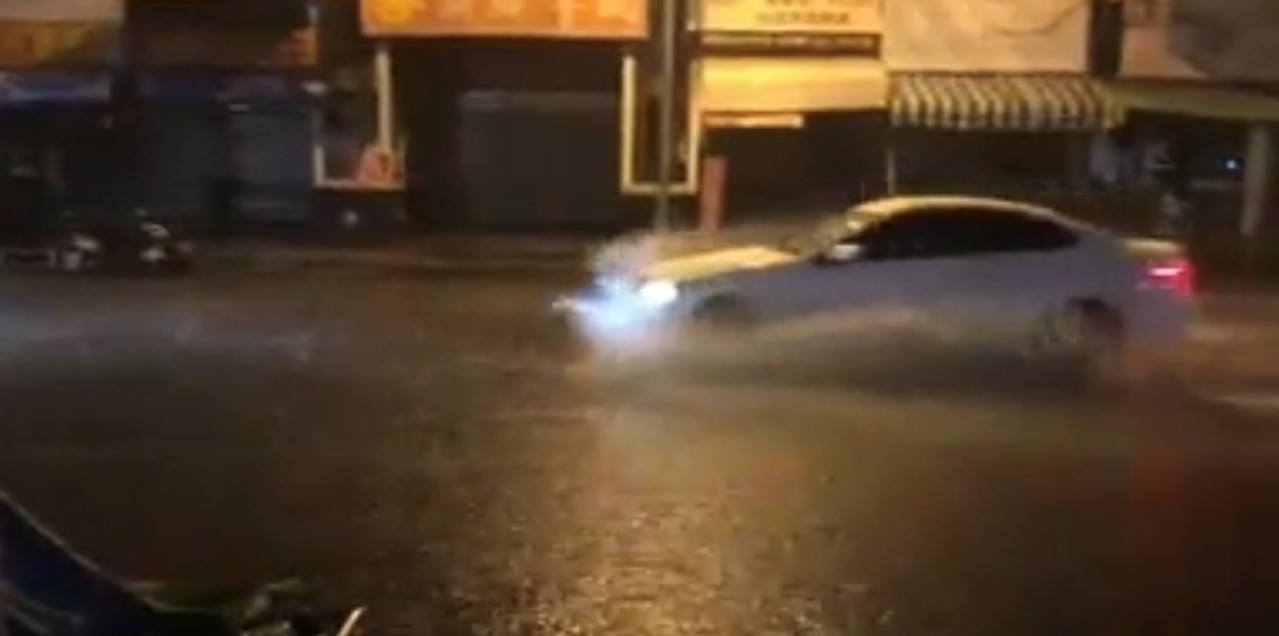 雷雨颮線來襲！強風豪雨狂掃「3縣市發出警報」　氣象局呼籲：「下周雨勢才緩和」 