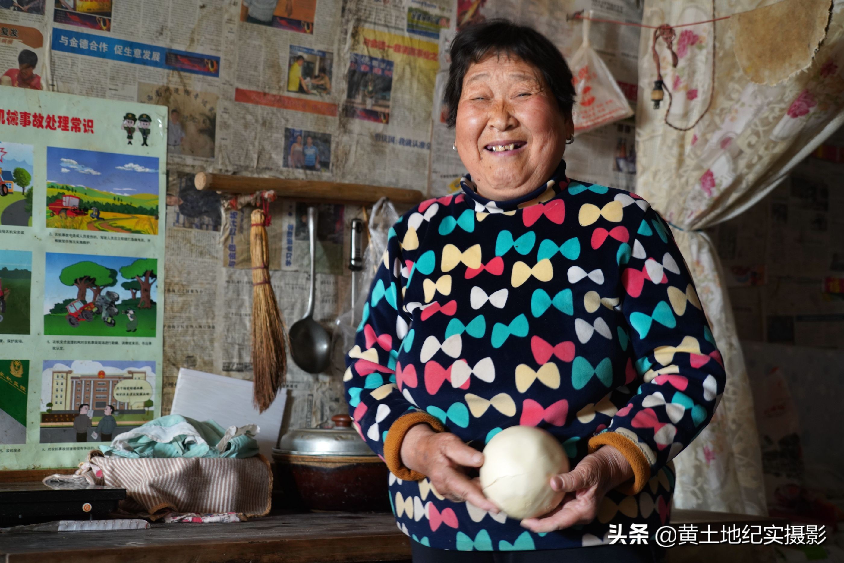 7旬老婦隱居深山53年！世外桃源「1條狗1隻鵝相伴」  聽著音樂燦笑：我就是個老神仙