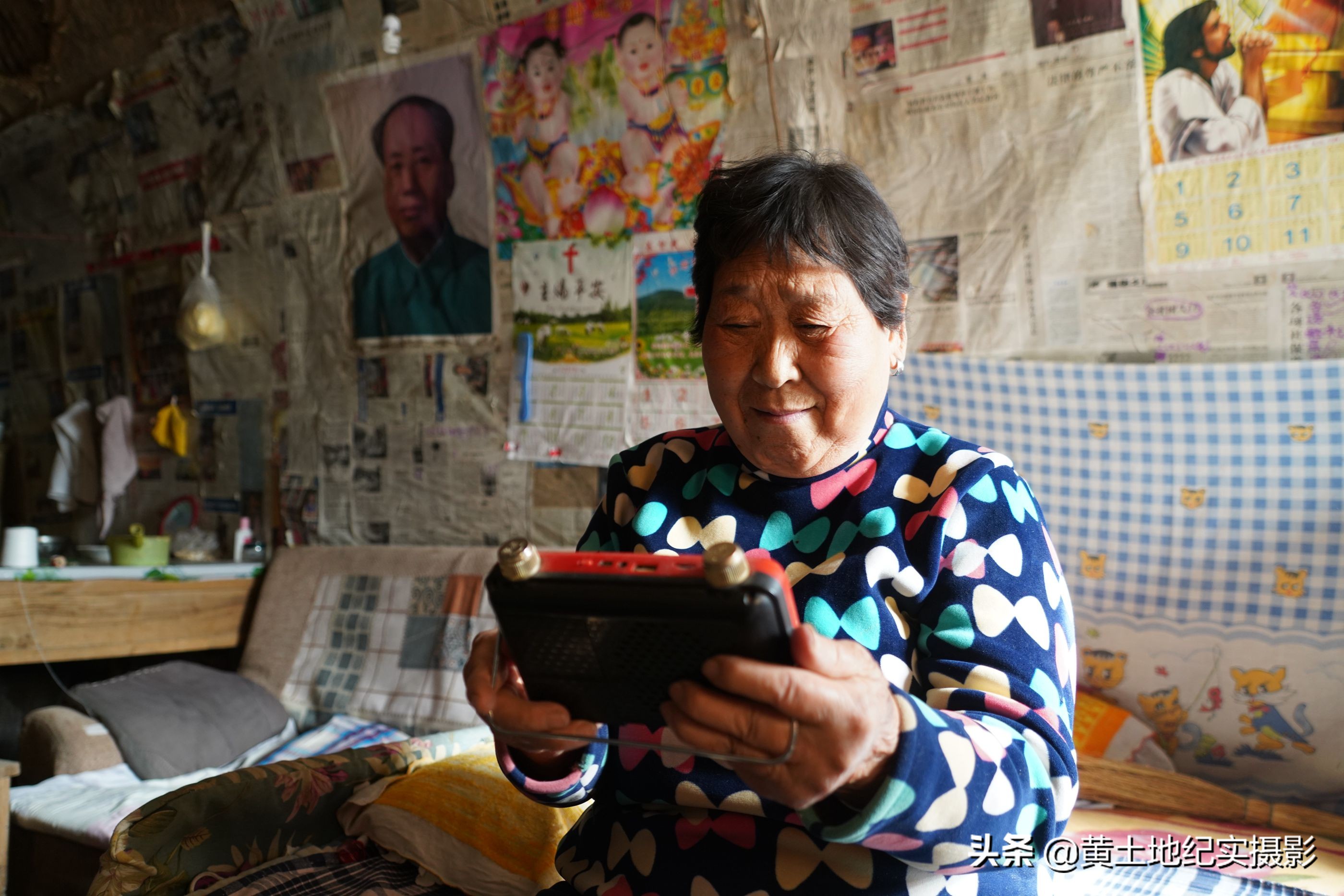 7旬老婦隱居深山53年！世外桃源「1條狗1隻鵝相伴」  聽著音樂燦笑：我就是個老神仙