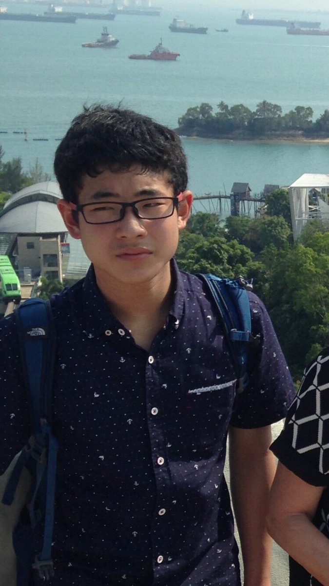 告白狂被拒絕!眼鏡宅男發奮「變身男模級天菜」 交到超Q女友放閃「女同學全看傻」:看錯你了