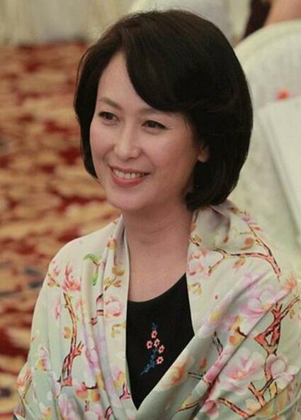 左翎17歲出道「31歲成名卻婚變」!二婚富商「定下婚姻協議」相伴一生 如今56歲依舊優雅迷人