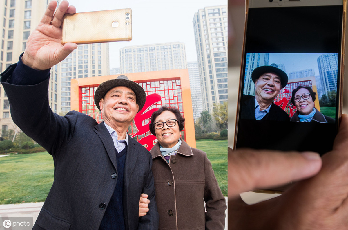 八旬老人給妻子拍了上萬張照片！「54年前後合照對比」超浪漫：愛從不因時光變淡