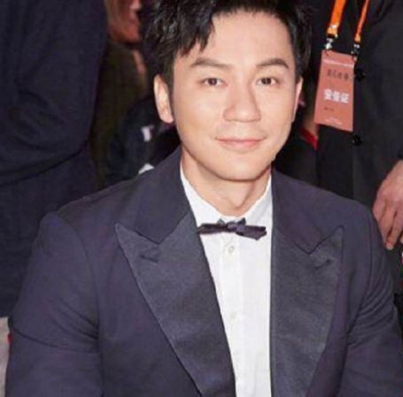 余文樂卸妝後，鍾漢良卸妝後，李晨卸妝後，網友直呼：他才是貨真價實的男神！