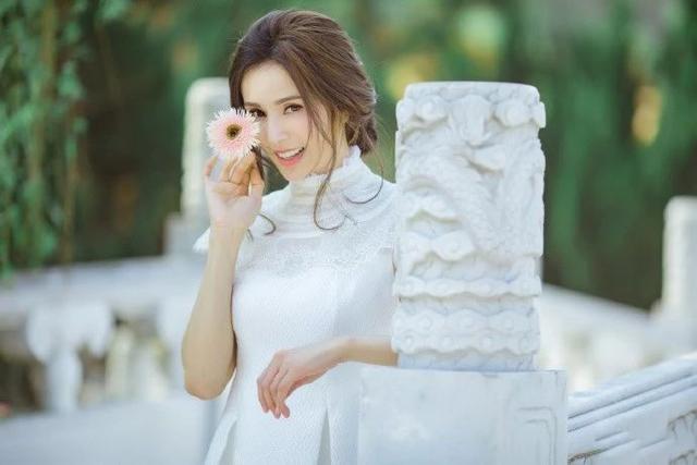 「小龍女」李若彤52歲如少女！ 白紗系列飄仙氣擋不住「顏值重回巔峰」網讚嘆：太誇張