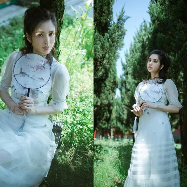 「小龍女」李若彤52歲如少女！ 白紗系列飄仙氣擋不住「顏值重回巔峰」網讚嘆：太誇張