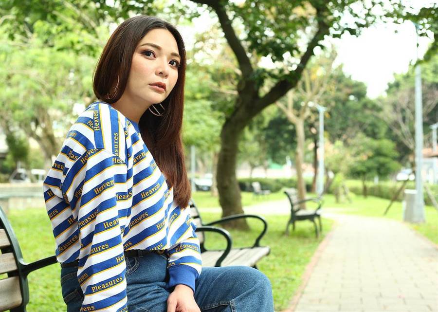 小甜甜苦熬多年終於演到《大時代》！3年瘦30公斤「瓜子臉+細腿」亮相驚豔眾人