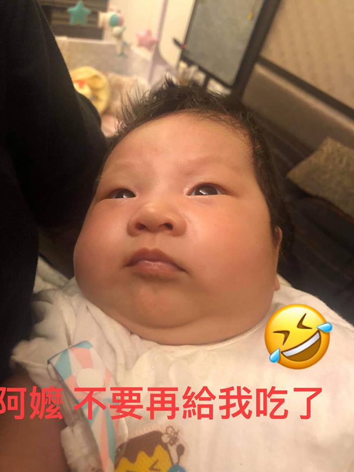 又是阿嬤養的！小女嬰剛出生「臉蛋超秀氣」　阿嬤才養1個月「超Q鵝蛋臉→嘴邊肉四溢」媽媽一看崩潰