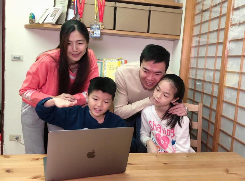 黃崇蘭演《炮仔聲》有內幕！吳鈴山驚「老婆都沒提過」　遭酸黃臉婆他「怒曬素顏照」：是我女神