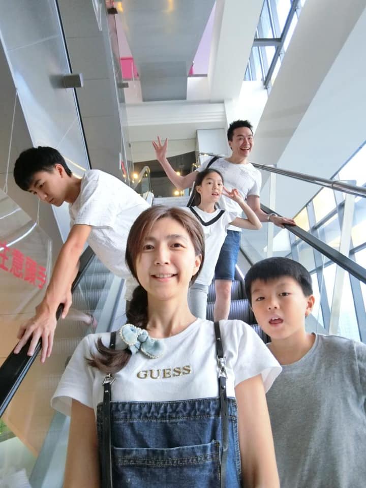黃崇蘭演《炮仔聲》有內幕！吳鈴山驚「老婆都沒提過」　遭酸黃臉婆他「怒曬素顏照」：是我女神