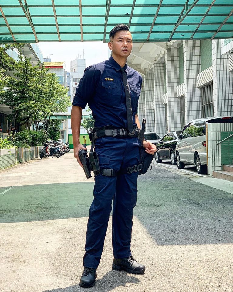 陳建州當警察首曝爺爺身分！ 曬他年輕帥照網驚「好像周潤發」感謝有機會「致敬天上的他」