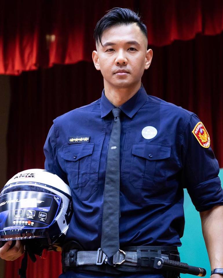 陳建州當警察首曝爺爺身分！ 曬他年輕帥照網驚「好像周潤發」感謝有機會「致敬天上的他」