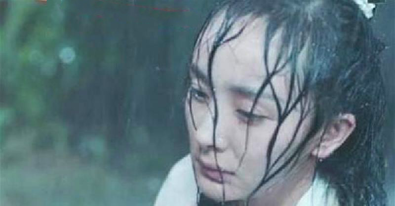 想要知道明星顏值多高？只要「一場大雨」就可以了，網友：看到圖二笑噴了啦