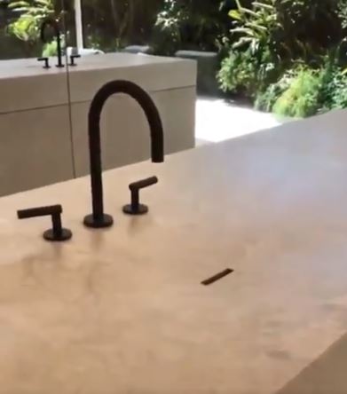 百億千金豪宅曝光！奢華豪宅「平面洗手台」大有來頭　親自試用「根本天才般設計」：貧窮限制想像