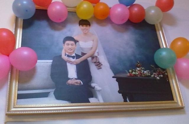 男子為了孩子找前妻復婚,進屋看到掛在牆上的婚紗照,男子呆住了!