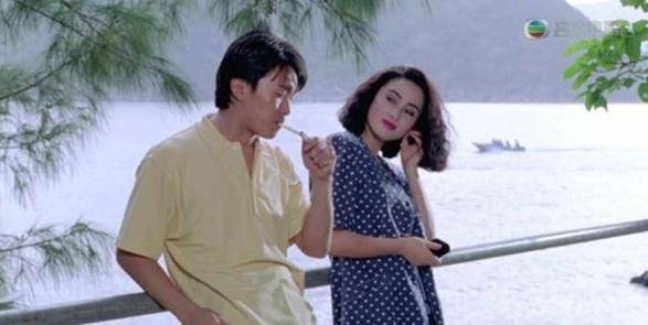 50歲張敏近照曝光!老公沒想到是冷峻帥哥!三字點評周星馳太準確!