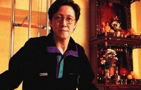 50歲張敏近照曝光!老公沒想到是冷峻帥哥!三字點評周星馳太準確!