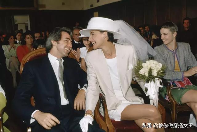 無懼年齡！法國「第一冰美人」叱吒55年「75歲如真人芭比」：真正的美人永不遲暮