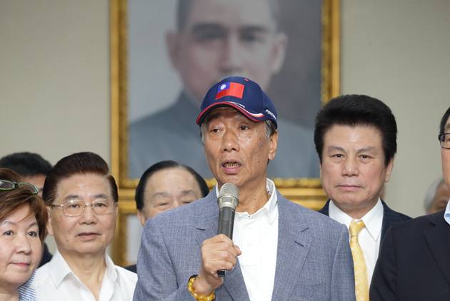 怕媽媽嫌貴！郭台銘偷偷要下屬「少報一個0」全買下　身價2600億不忘孝敬：希望她活到100歲