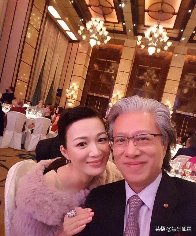 相差19歲！前夫離開「為養育女兒復出」  二婚再嫁「身價32億法拉利之父」42歲成功產女