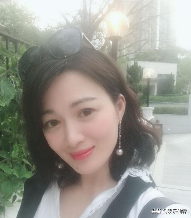 相差19歲！前夫離開「為養育女兒復出」  二婚再嫁「身價32億法拉利之父」42歲成功產女