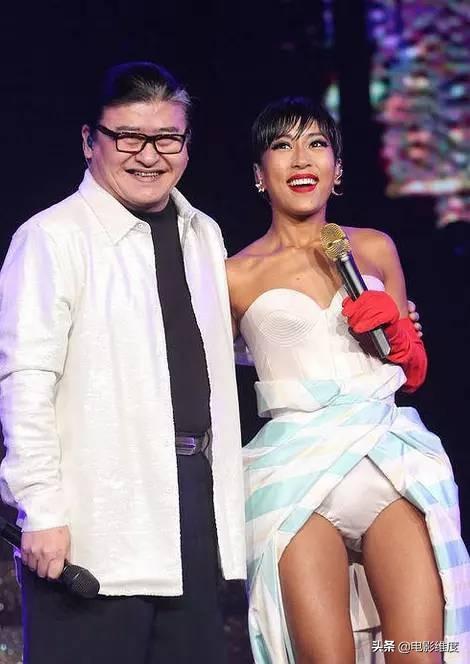 認識9天就閃婚！劉歡求婚「被朋友酸長得醜」妻子卻點頭   「相伴恩愛31年」眼神眾人羨：愛藏不住