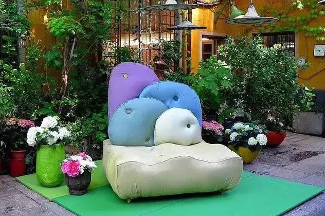 70歲奶奶廢舊工廠大改造！花園隨四季變化「一回頭彷彿17歲」：做自己的女王