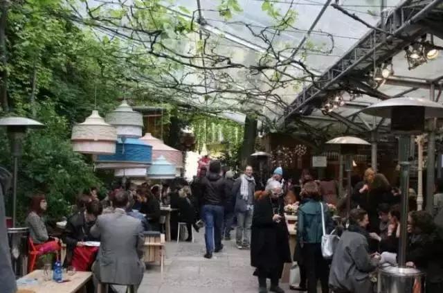 70歲奶奶廢舊工廠大改造！花園隨四季變化「一回頭彷彿17歲」：做自己的女王