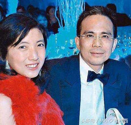 李嘉誠兒「前女友為他生3子」仍進不了豪門　對比「大兒媳長相平平卻地位穩固」差距不止一點！
