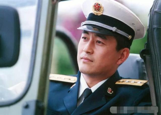 與前妻「未婚先孕」14年婚姻卻破裂　今娶小15歲妻子「認識3天閃婚」300萬禮金霸氣捐出