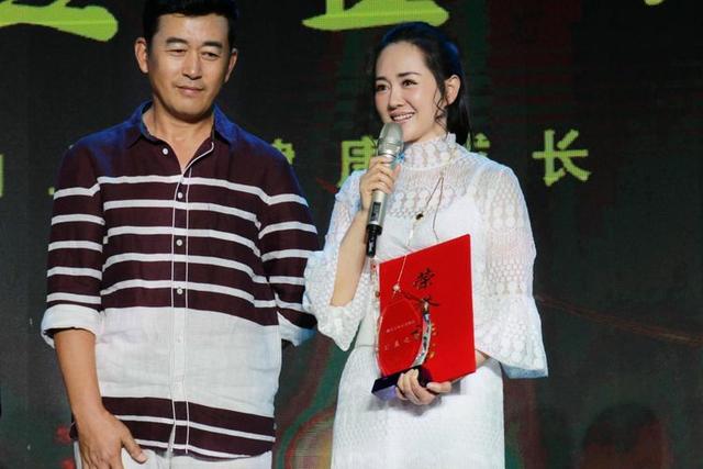 與前妻「未婚先孕」14年婚姻卻破裂　今娶小15歲妻子「認識3天閃婚」300萬禮金霸氣捐出