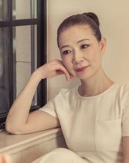 「事業當紅為愛急流勇退」卻失婚獨自撫養孩子　今「兒子熬出頭」她終於苦盡甘來