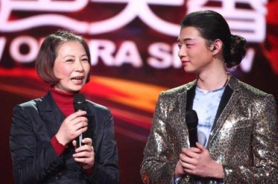 「事業當紅為愛急流勇退」卻失婚獨自撫養孩子　今「兒子熬出頭」她終於苦盡甘來