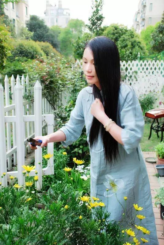 她花10年「打理60㎡花園」！從無到有「美成人間仙境」  活像仙女人人羨：滋養花也滋養自己
