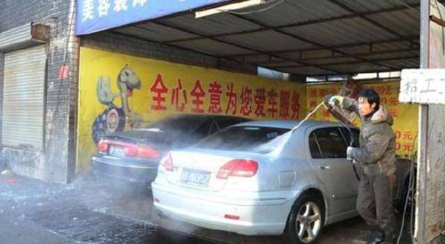 早退4分鐘！資深修理工被老闆無情「開除」　離開前把「豪車擦一遍」老闆損失慘重