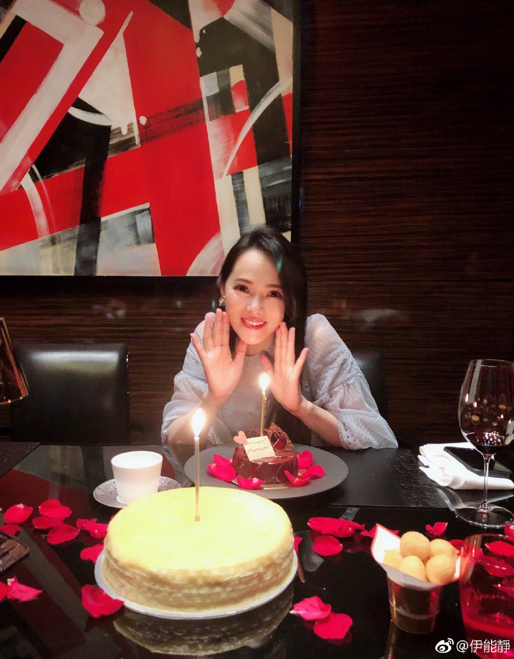 長大了！伊能靜曬「女兒3歲近照」公主氣質超迷人　穿上小洋裝「細長美腿飄仙氣」網：很像媽媽