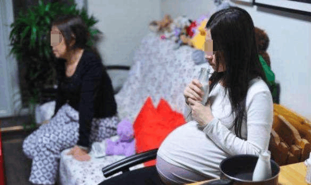 嫌棄臨盆媳不刷浴室！大姑受不了「站出來護弟媳」媽媽秒閉嘴　網讚超療癒：「惡婆婆踢到鐵板」
