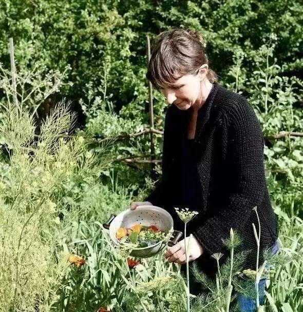 她13年前花光積蓄「買下700畝地」被笑瘋狂！如今「荒地→世外桃源」人人羨：花草為鄰人間仙境