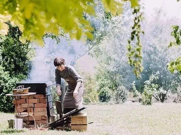 她13年前花光積蓄「買下700畝地」被笑瘋狂！如今「荒地→世外桃源」人人羨：花草為鄰人間仙境