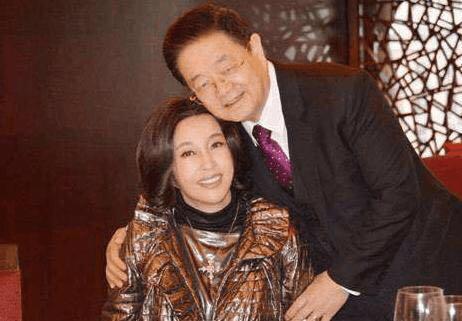 「歷經三段失敗婚姻」第四任富豪丈夫苦追30年才成功　婚後「千萬豪宅轉名下」今62歲被寵成像公主