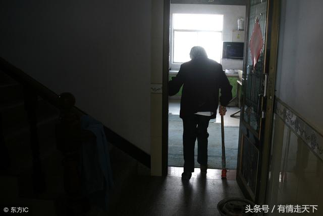 拋妻棄女娶寡婦！如今老了「想來要錢」三女兒開的條件「讓他直呼報應」